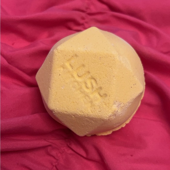 LUSH AUGUST 2024 KITCHEN BOX EXCLUSIVE LEMON DAYS AND GINGER BEER BATH BOMB - Picture 6 of 7